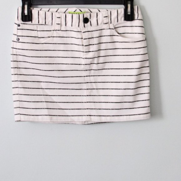 Alice and Olivia Denim Mini Skirt - Picture 4 of 8